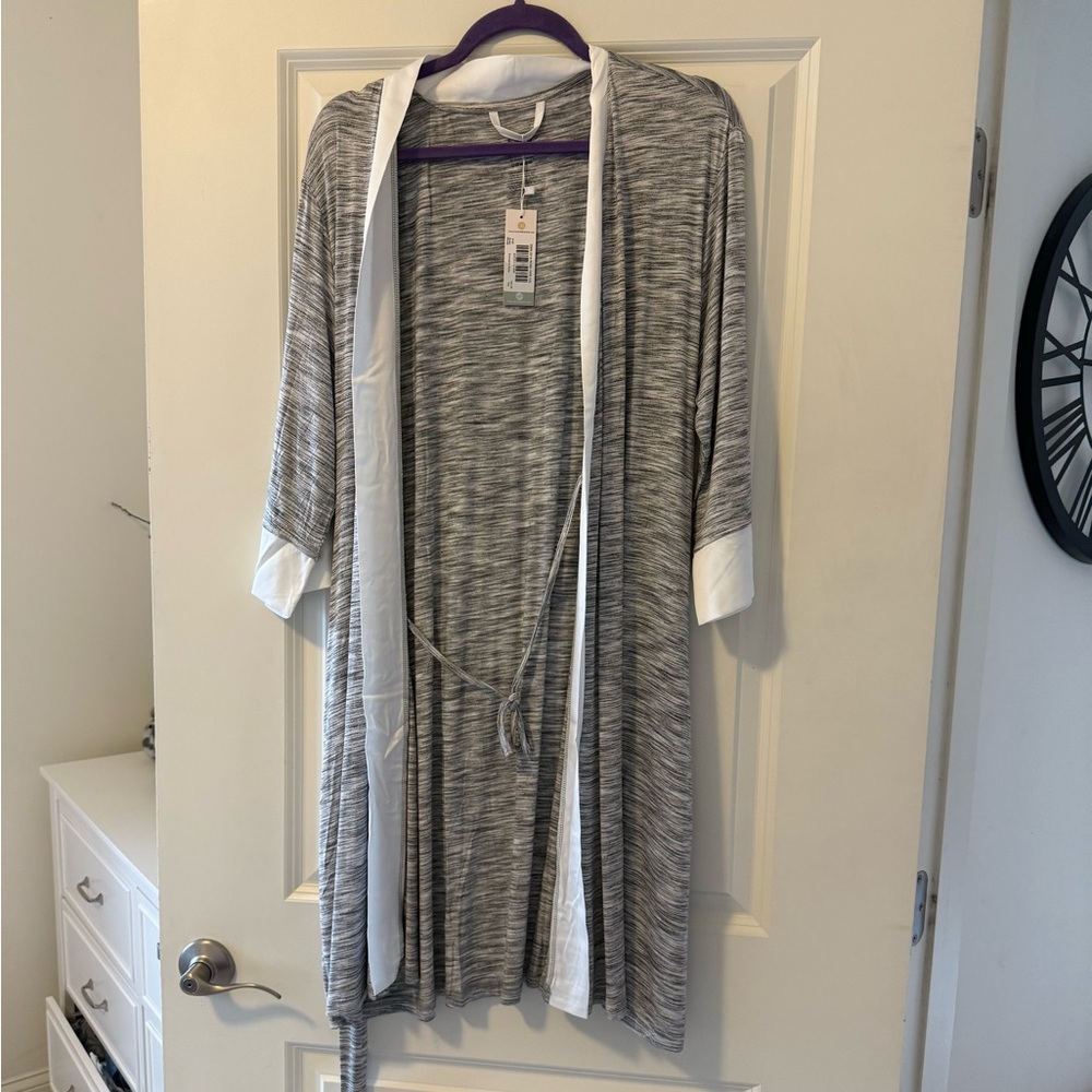 Kindered Braverly Gray and White Robe